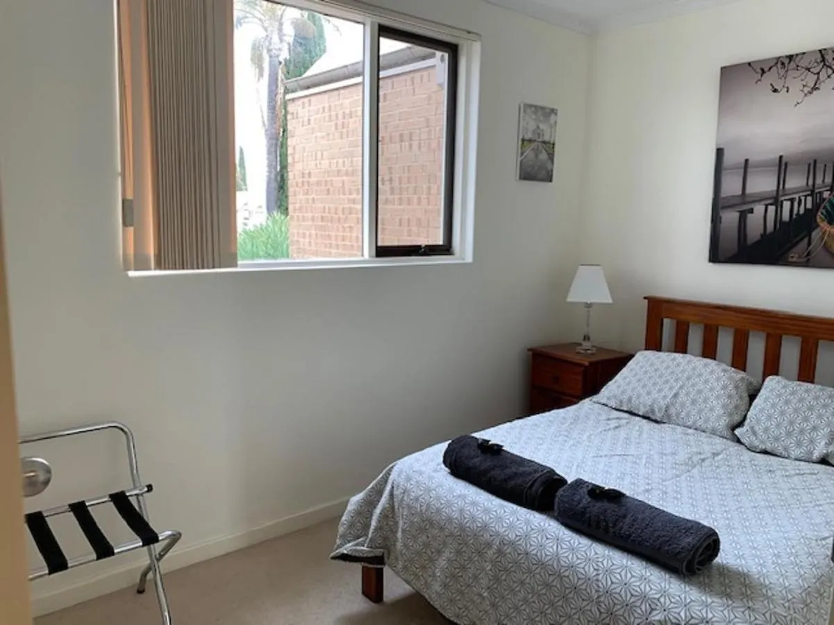 Apartment Adelaide Style Accommodation-Close To City-North Adelaide-3 Bdrm- Free Parking
