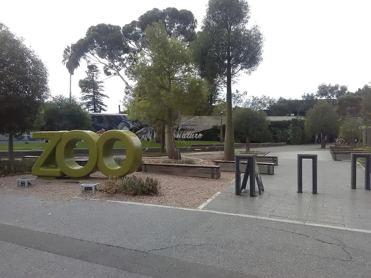 Adelaide Style Accommodation-Close To City-North Adelaide-3 Bdrm- Free Parking Apartment