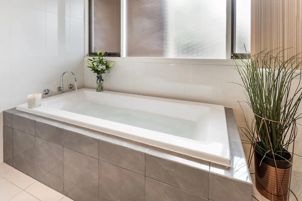 Apartment Adelaide Style Accommodation-Close To City-North Adelaide-3 Bdrm- Free Parking